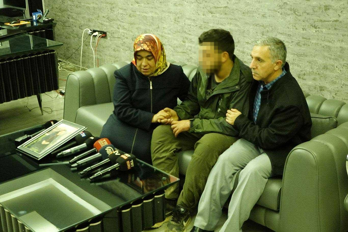 Hatice anne, PKK’den kurtulan oğluyla görüştü Hatice anne, PKK’den kurtulan oğluyla görüştü
